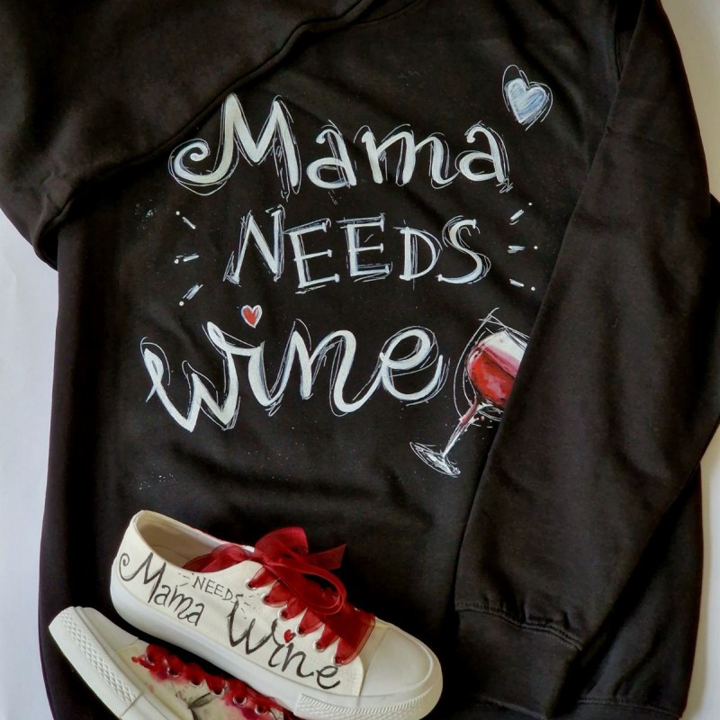 Суичър и рисувани кецове "Mama needs wine" черно