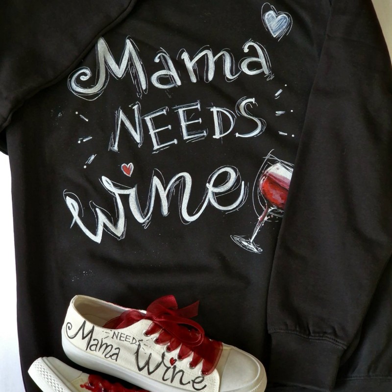 Суичър и рисувани кецове "Mama needs wine" черно