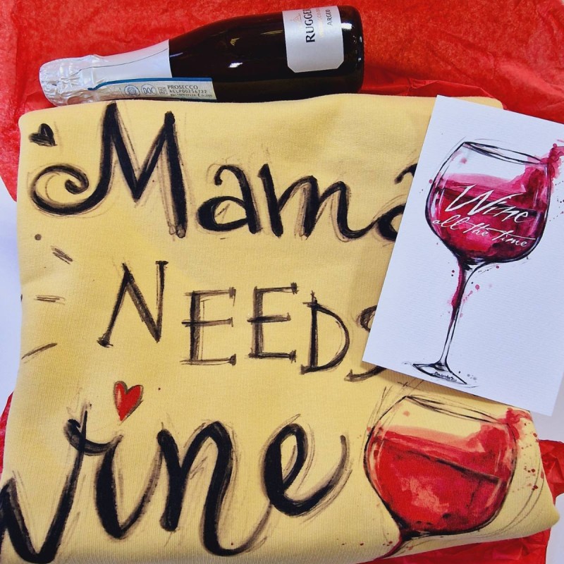 Кутия "Mama needs wine" жълто