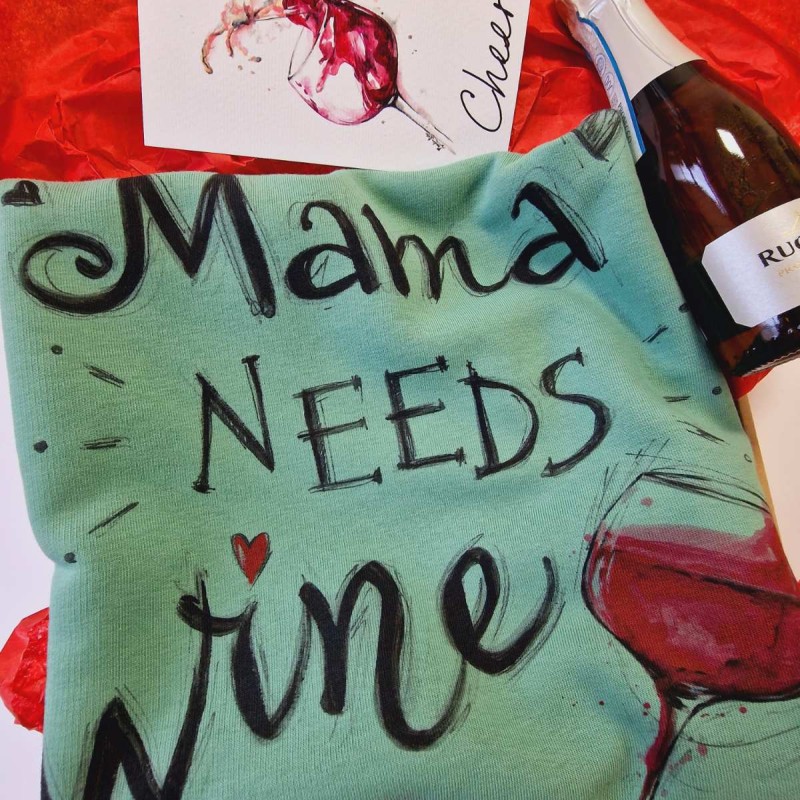 Кутия "Mama needs wine" мента