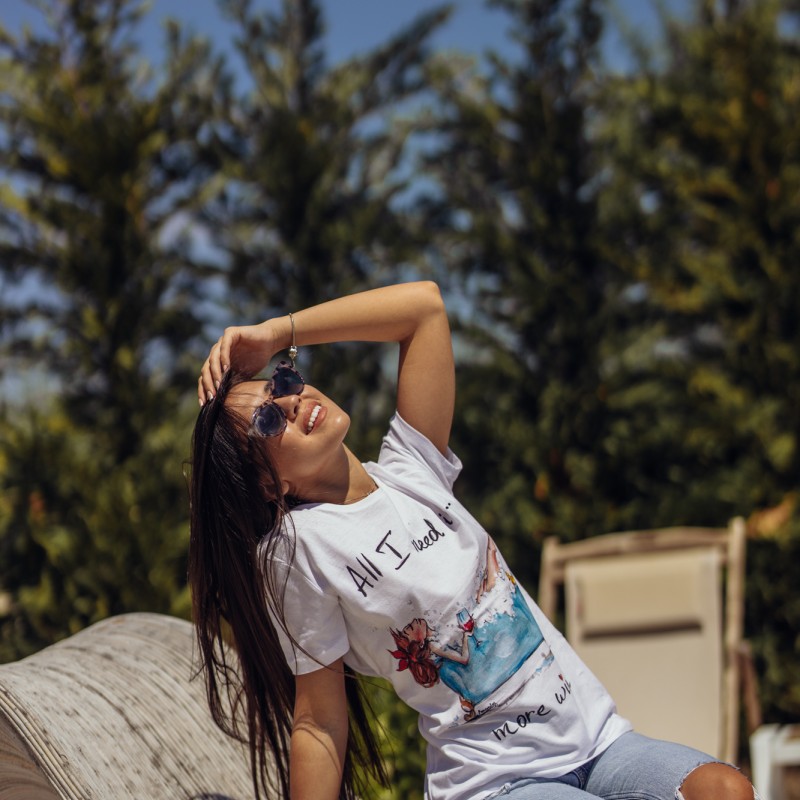 Тениска "Need more wine"